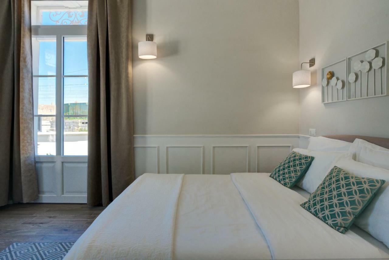 La Roche Bed & Breakfast Лече Екстериор снимка