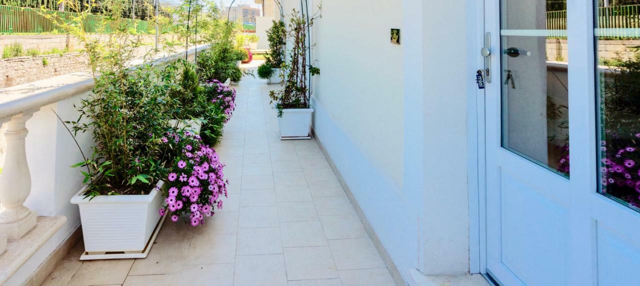 La Roche Bed & Breakfast Лече Екстериор снимка